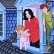 Michael Jackson sostiene aun niño perdido y Peter Pan lo observa a un costado