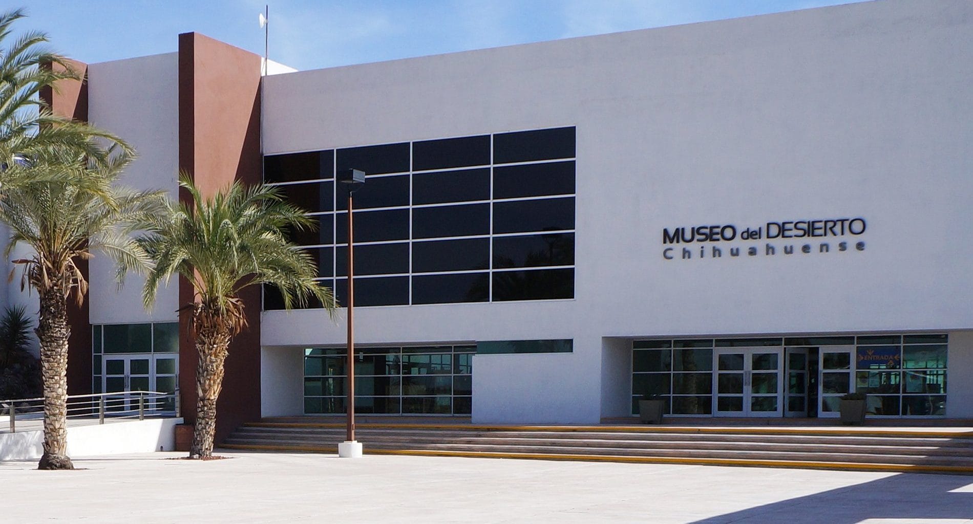 fachada del museo del desierto en Chihuahua