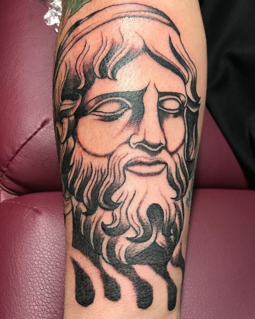 Hermosillo, tatuajes. Tatuaje con tinta de color negro de un señor con barba.