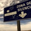 letrero azul de la zona del silencio en chihuahua