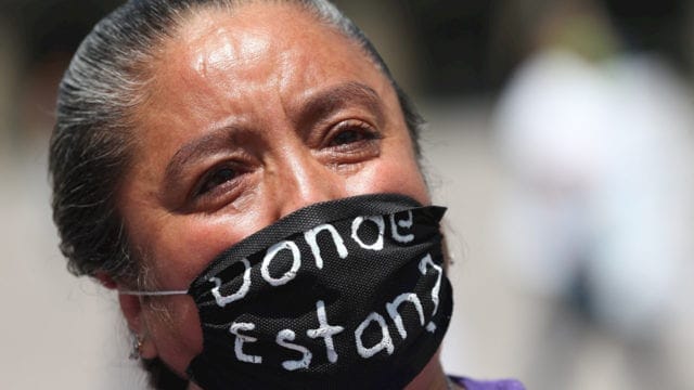Mujer con familiar desaparecido en Baja California del Sur.