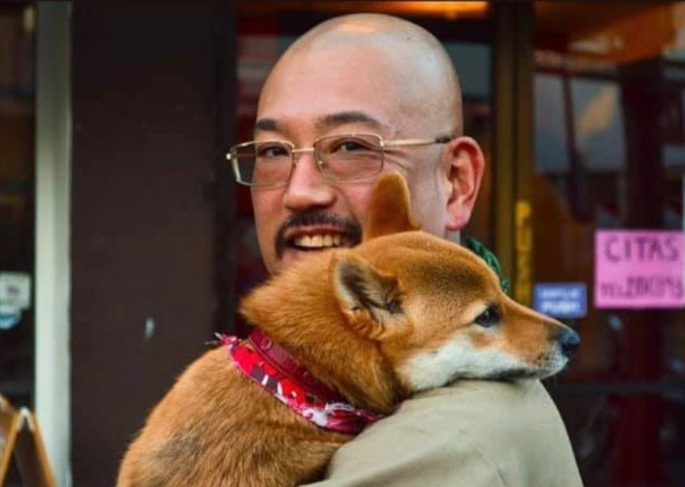Taro Yoshida fallecido con su perrita Midori. 