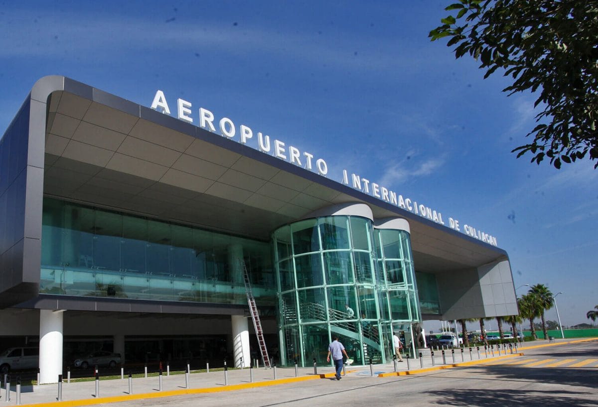 Imagen externa del aeropuerto de Culiacán, Sinaloa.