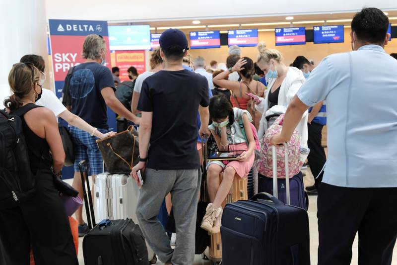 Usuarios en espera de su vuelo, dependiendo del despegue, debieron pagar una tarifa de uso de aeropuerto distinta.